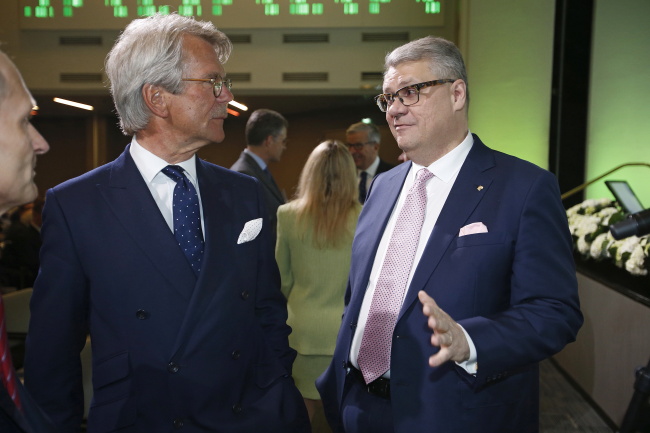 Chairman of the board Björn Wahlroos and CEO Jussi Pesonen 